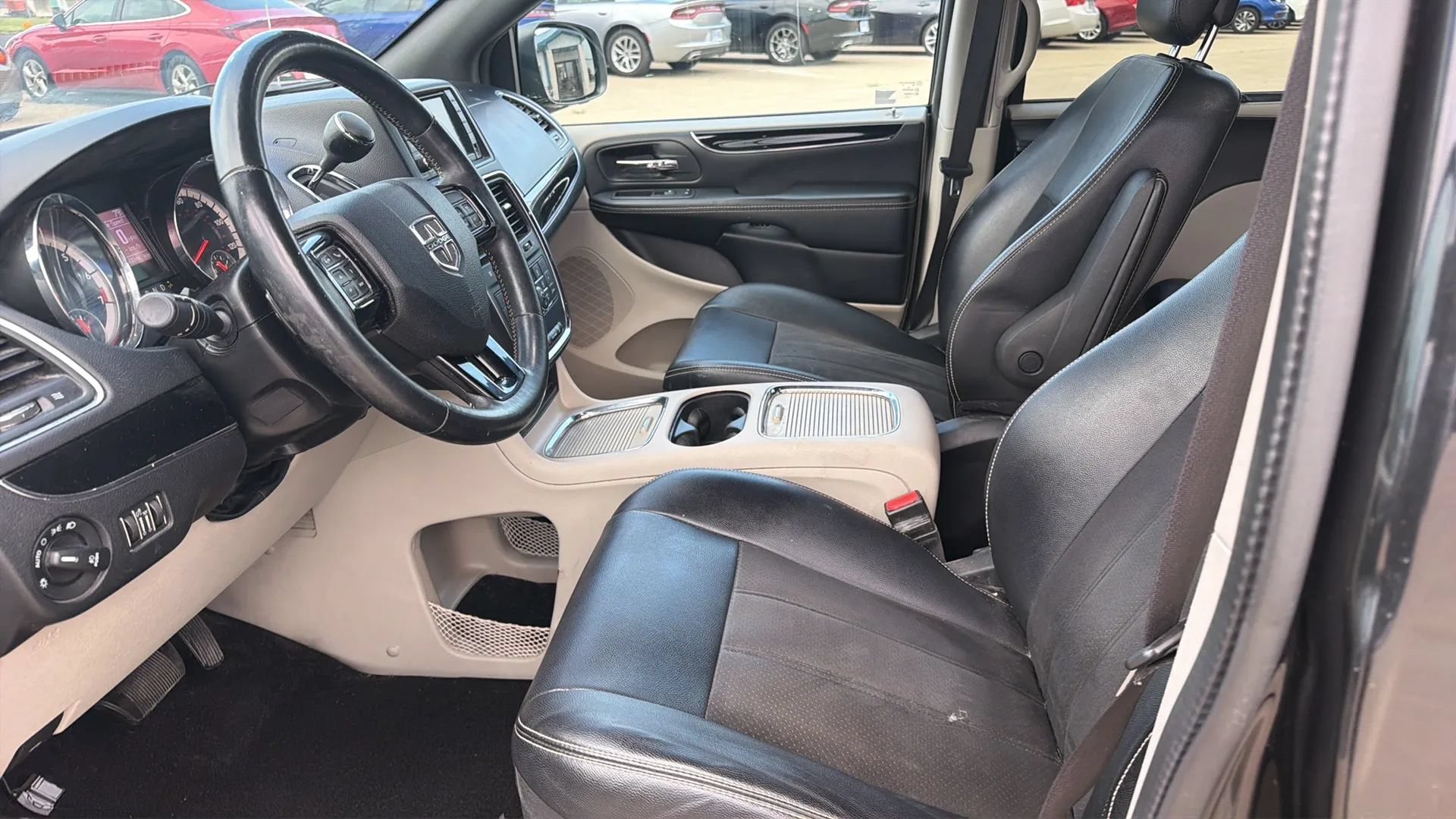 Used 2019 Dodge Grand Caravan SXT w/ Driver Convenience Group FWD image 54