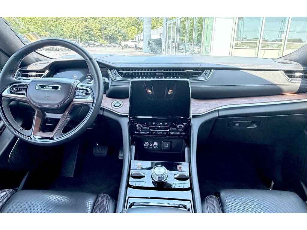Used 2024 Jeep Grand Cherokee L Summit w/ High Altitude Package AWD/4WD image 12