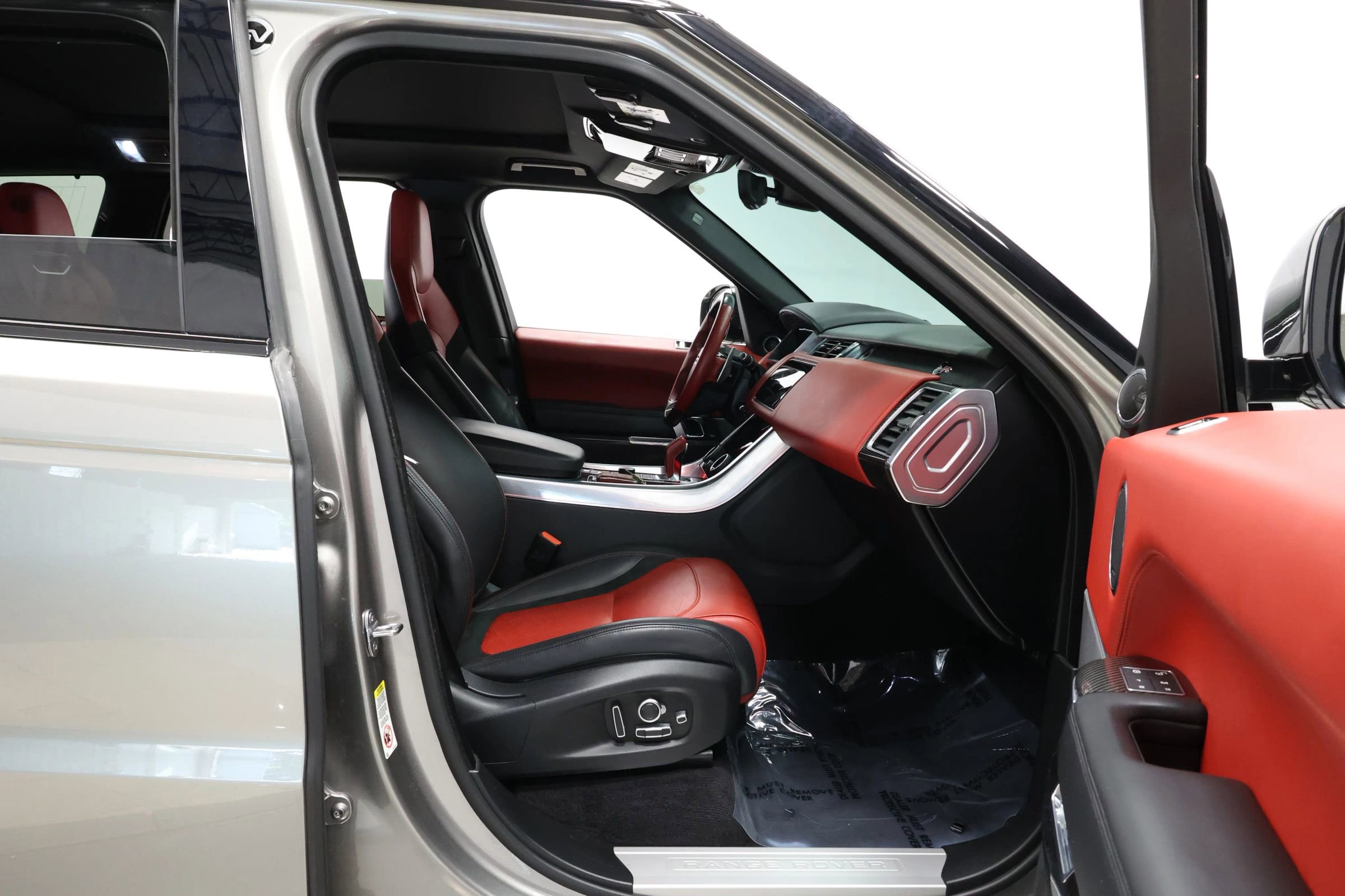 Used 2020 Land Rover Range Rover Sport SVR image 75