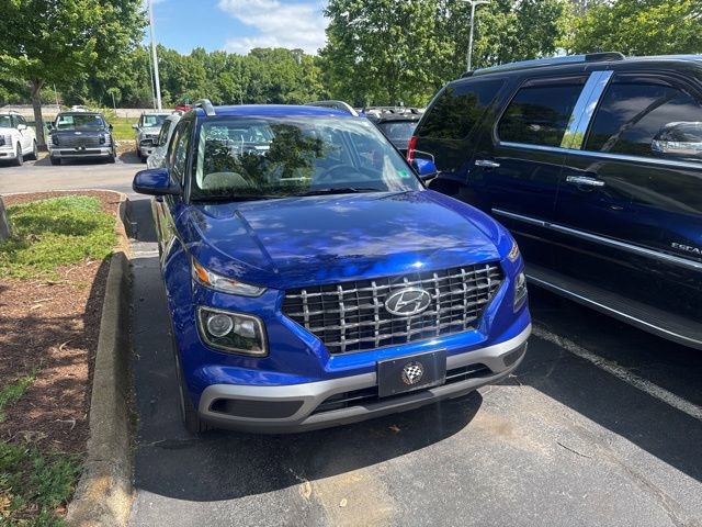 Used 2025 Hyundai Venue SEL FWD image 2