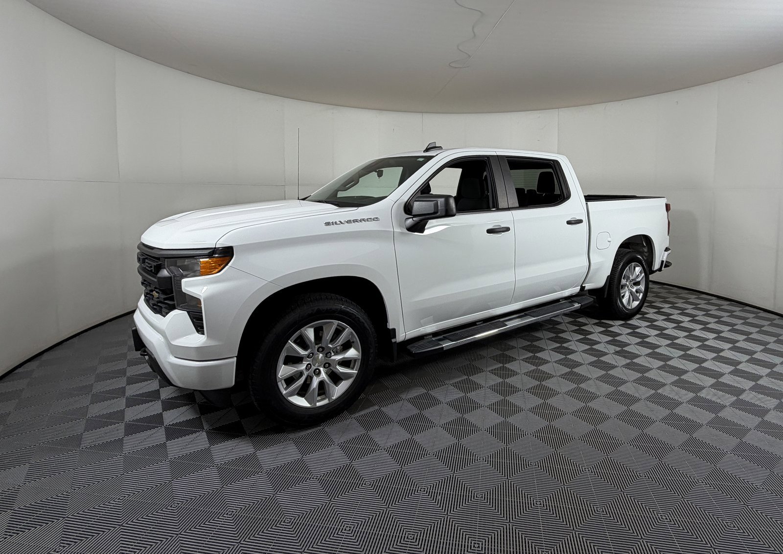 Used 2022 Chevrolet Silverado 1500 Custom image 2