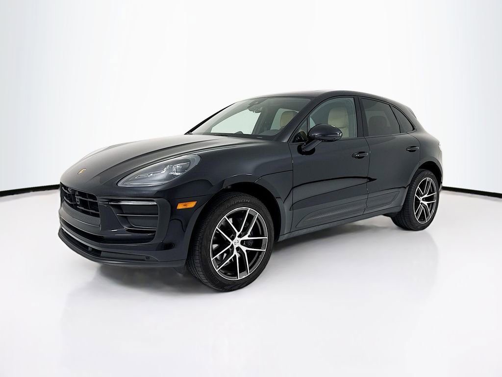Certified 2025 Porsche Macan AWD/4WD image 1
