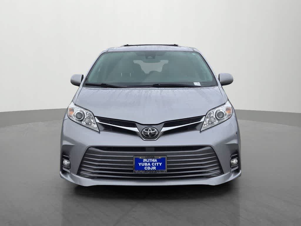Used 2018 Toyota Sienna XLE w/ XLE Navigation Package FWD image 2