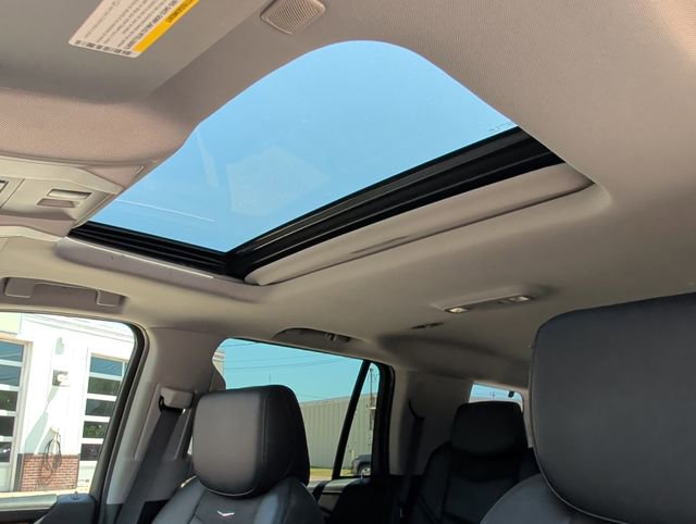 Used 2018 Cadillac Escalade Luxury AWD/4WD image 25