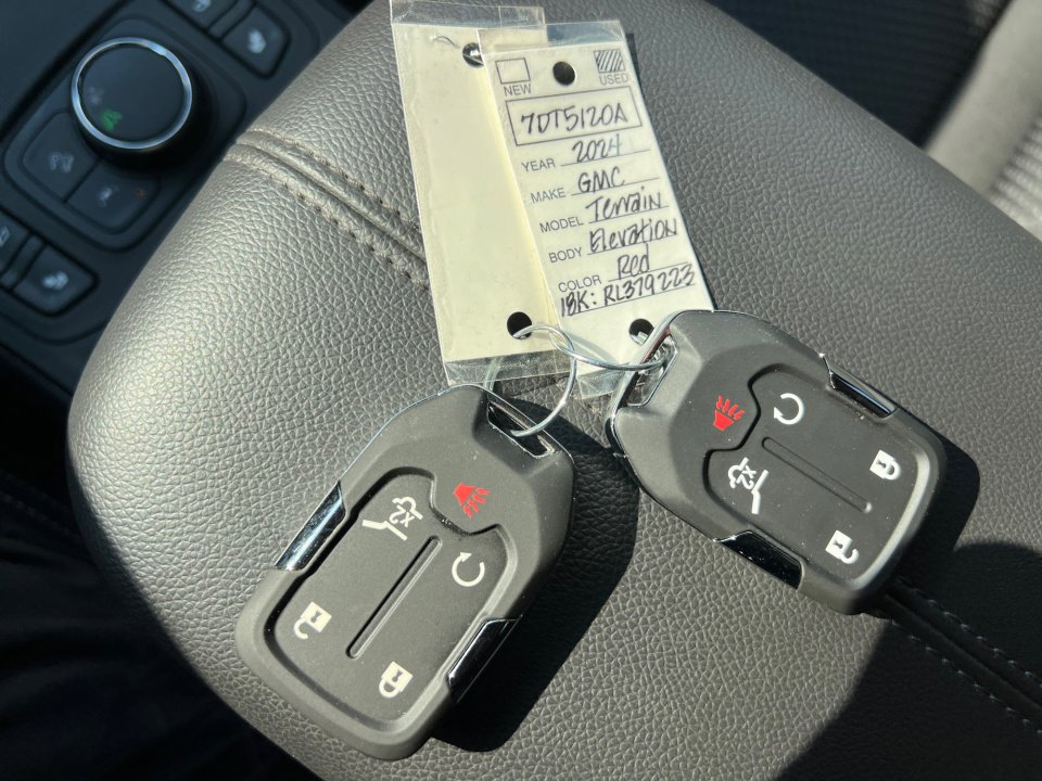 Used 2024 GMC Terrain SLE w/ Driver Convenience Package FWD image 35