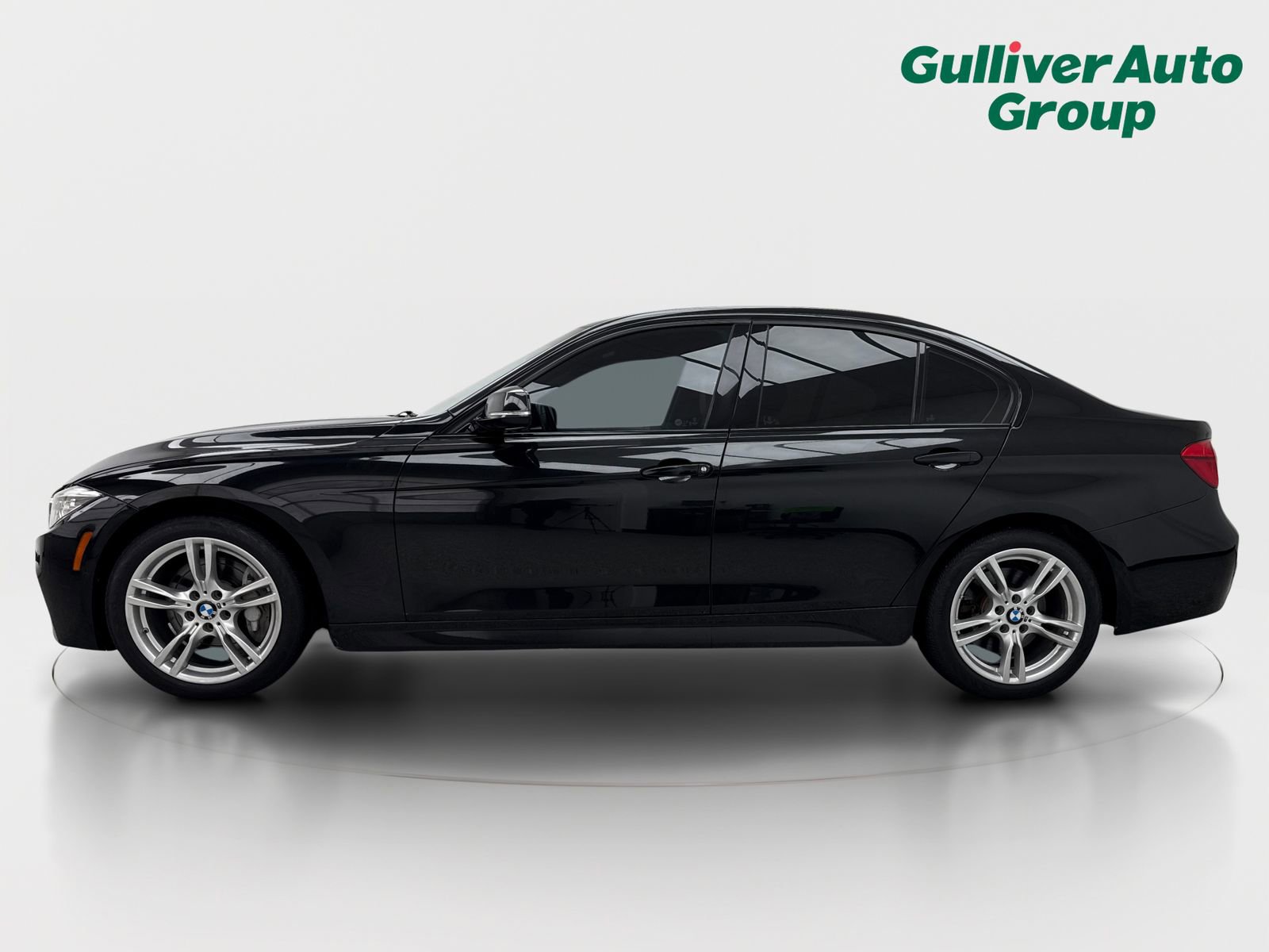 Used 2018 BMW 330i xDrive Sedan w/ M Sport Package AWD/4WD image 3