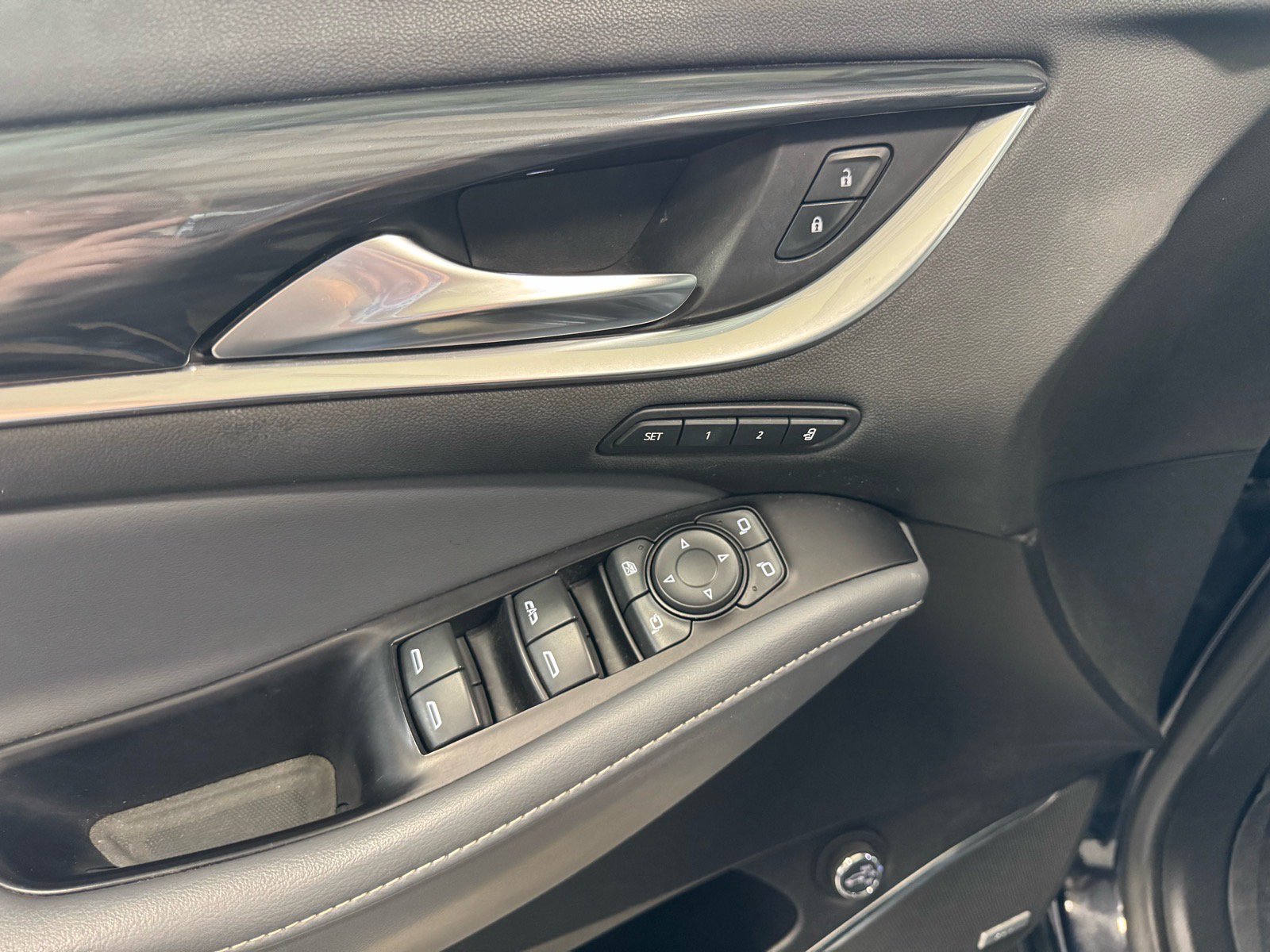 Used 2020 Buick Enclave Premium w/ LPO, Floor Liner Package AWD/4WD image 18