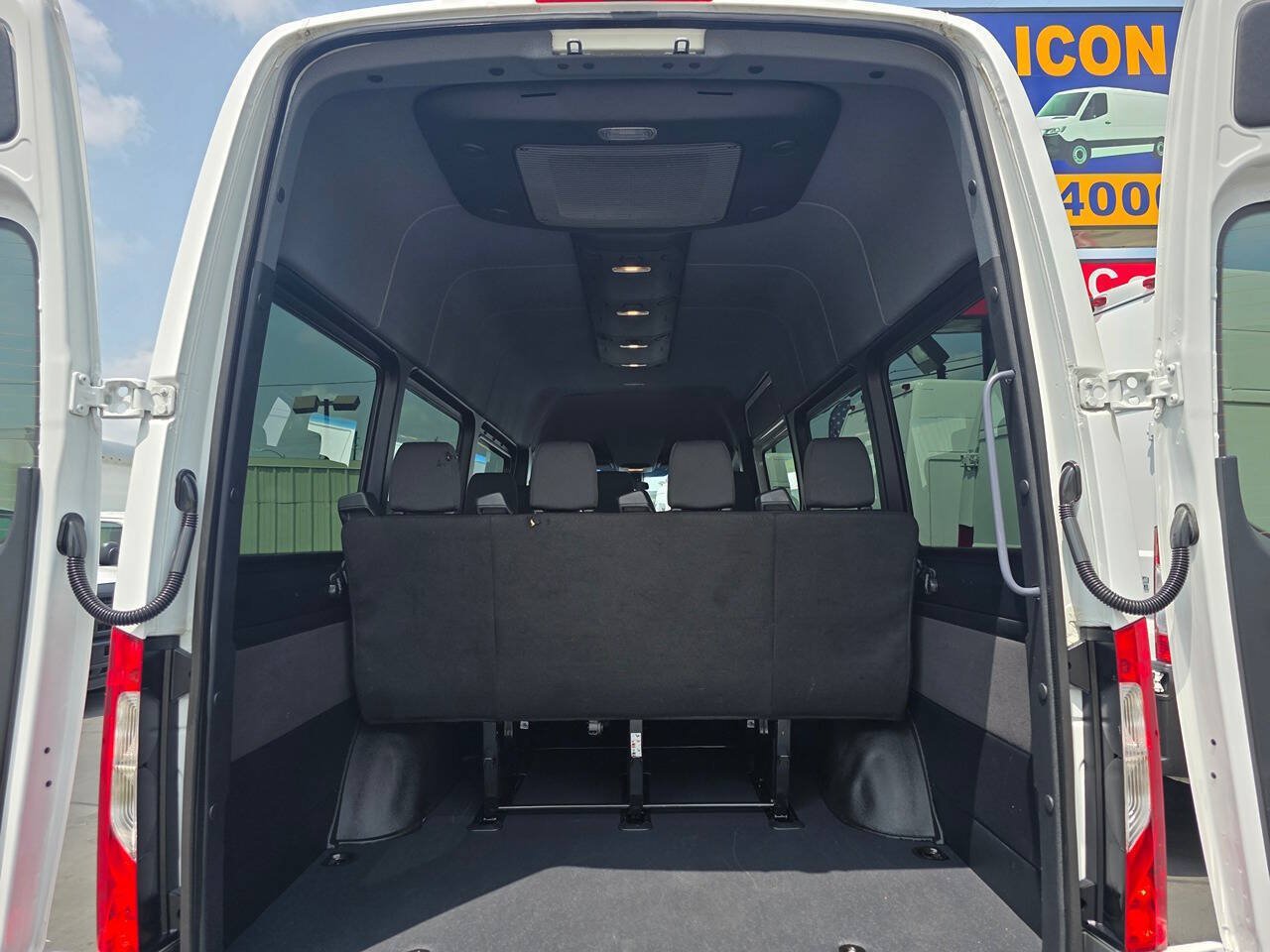 Used 2025 Mercedes-Benz Sprinter 2500 image 21