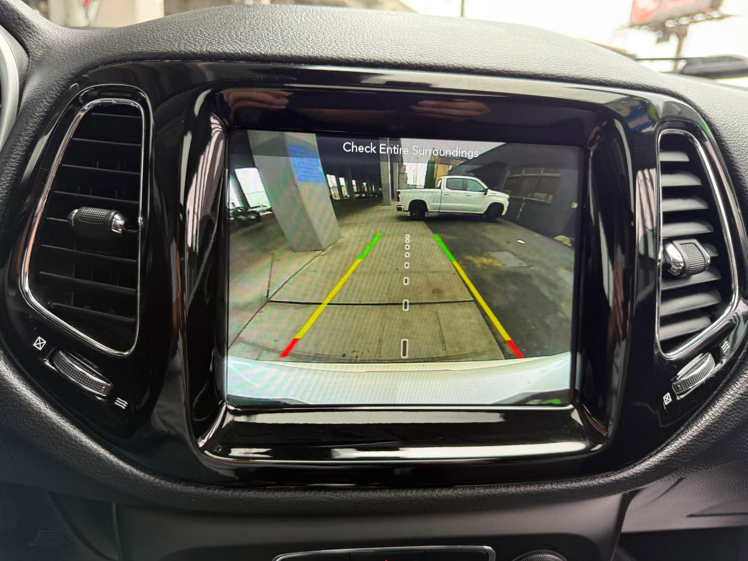 Used 2019 Jeep Compass Latitude image 30