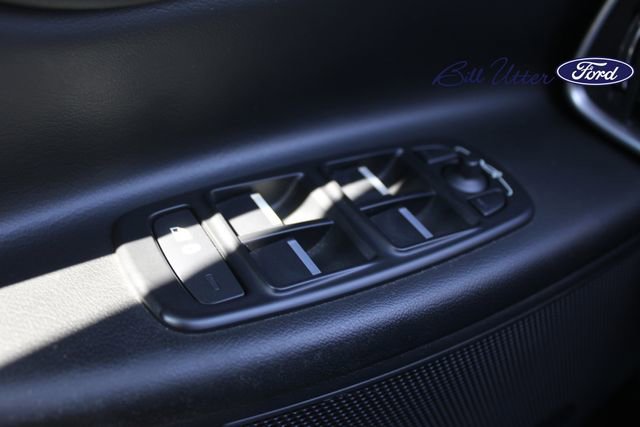 Used 2017 Jaguar XE Premium image 22