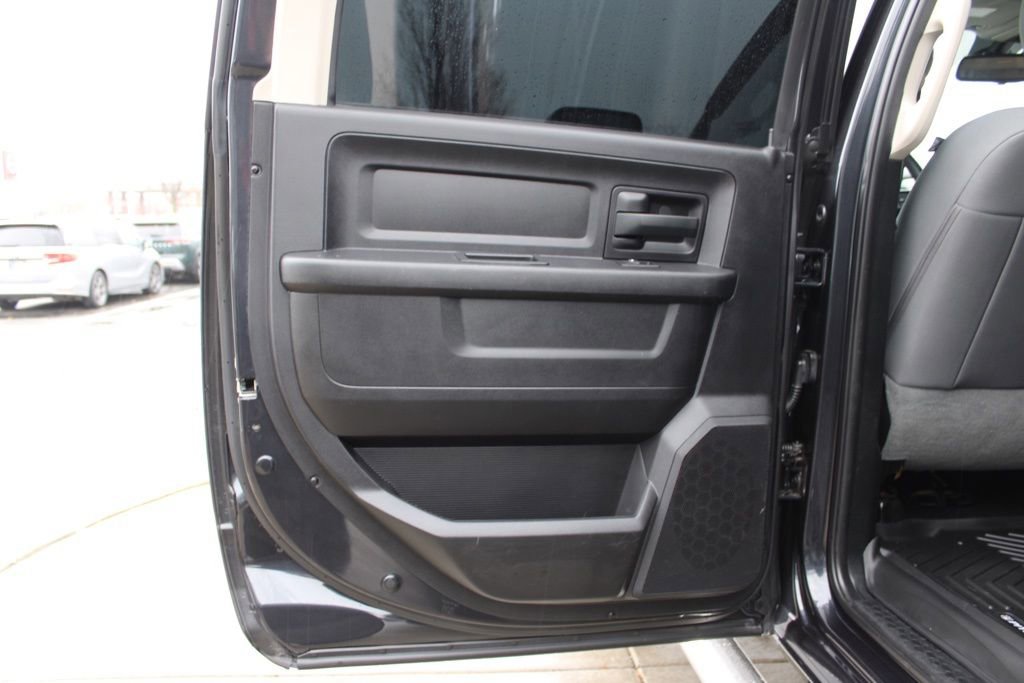 Used 2016 RAM 2500 Tradesman w/ Chrome Appearance Group image 28