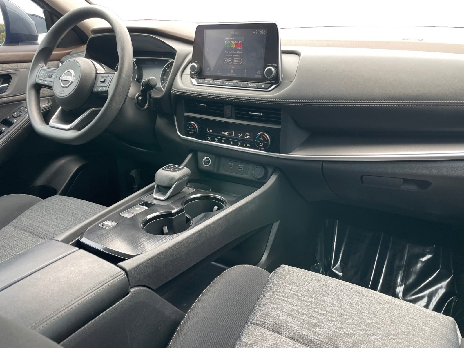 Used 2023 Nissan Rogue SV image 15