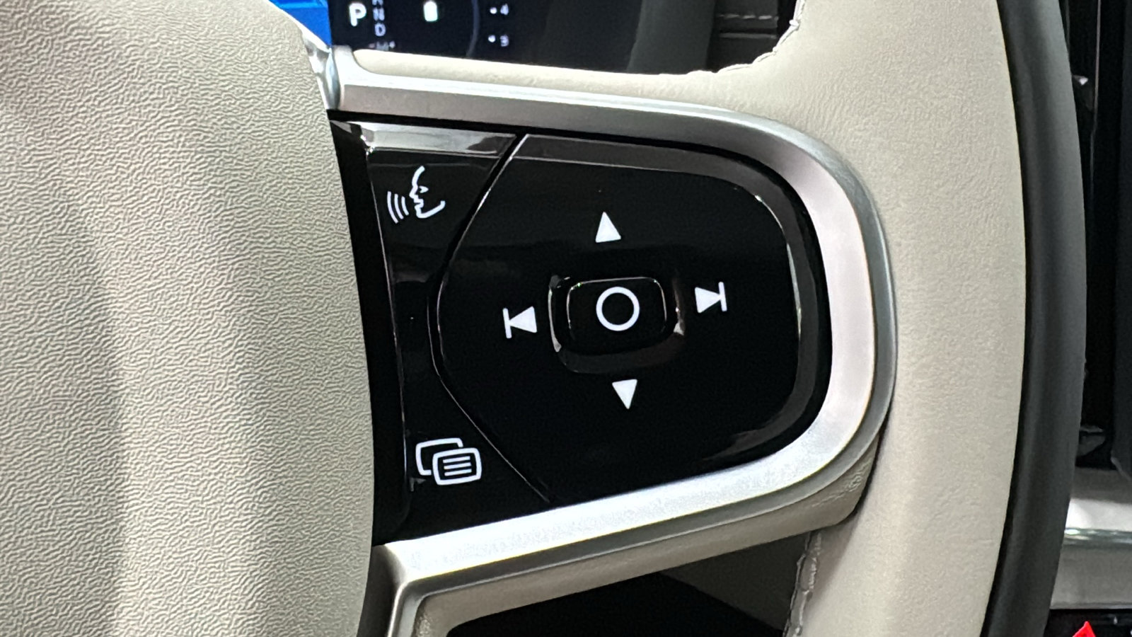 New 2026 Volvo XC60 B5 Ultra w/ Protection Package Premier AWD/4WD image 14