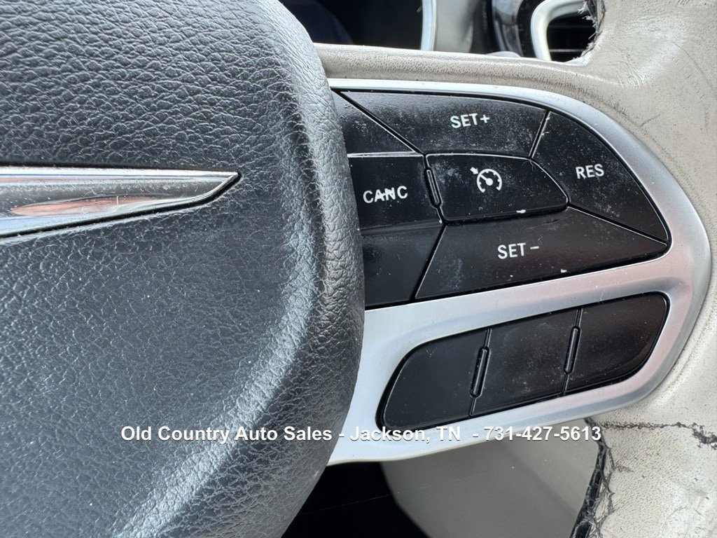 Used 2020 Chrysler Pacifica Limited FWD image 17