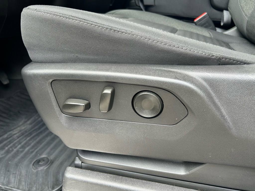 Used 2025 Chevrolet Silverado 2500 LT w/ Convenience Package image 17