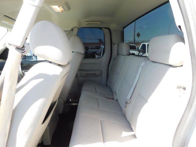 Used 2011 Chevrolet Silverado 2500 LT w/ Interior Plus Package AWD/4WD image 11