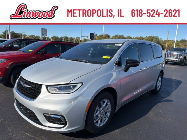 New 2026 Chrysler Pacifica Select