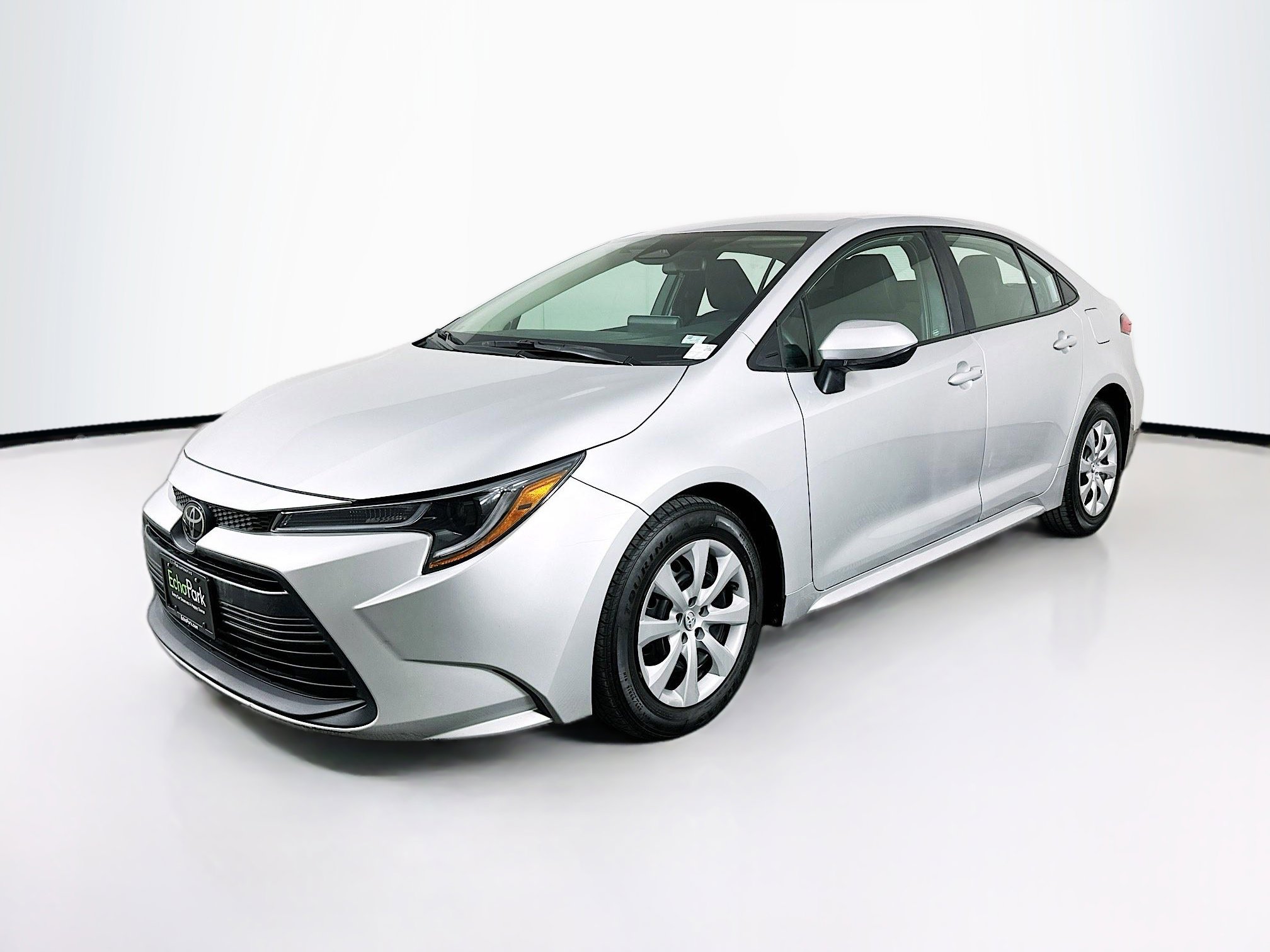 Used 2023 Toyota Corolla LE image 3