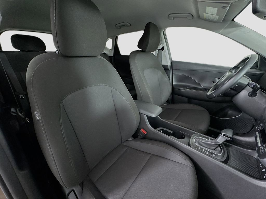 Certified 2025 Hyundai Kona SEL image 29