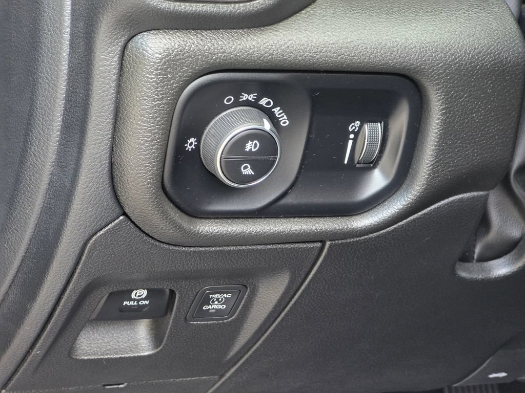 Used 2025 RAM 1500 Warlock AWD/4WD image 37