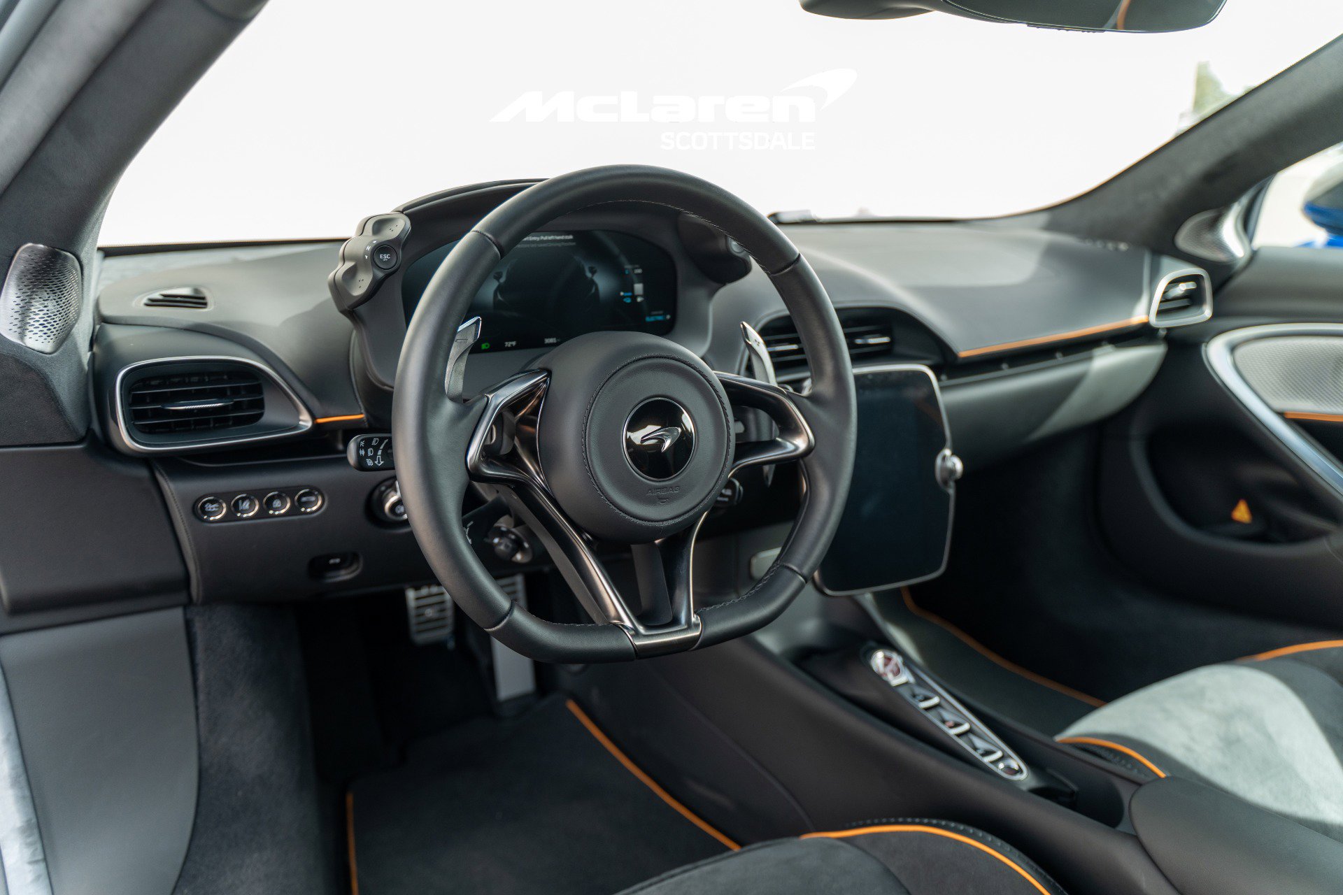 Used 2023 McLaren Artura image 24