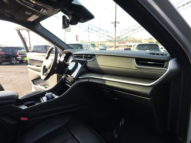 Used 2024 Jeep Grand Cherokee L Limited w/ Luxury Tech Group II image 47