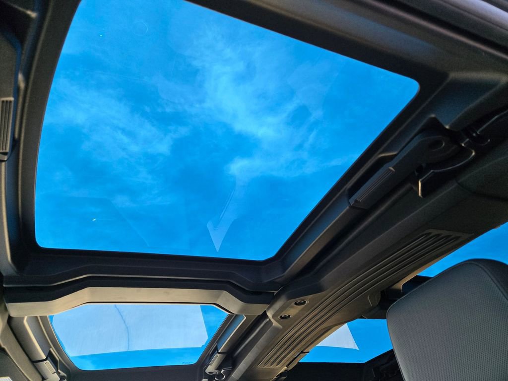 Used 2025 GMC Hummer EV 3X w/ LPO, Dark Essentials Package image 9