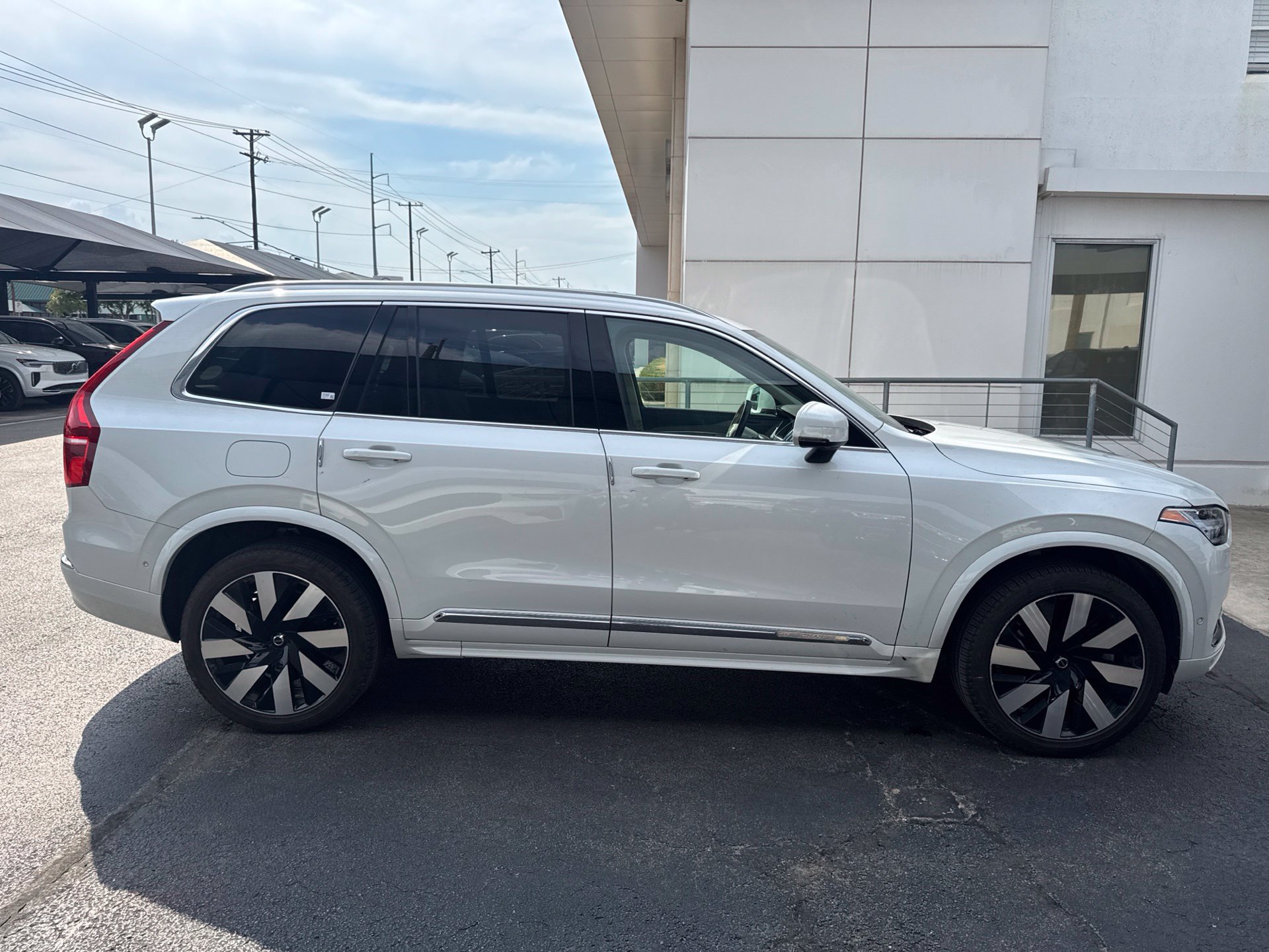 Certified 2024 Volvo XC90 T8 Plus w/ Protection Package Premier AWD/4WD image 4