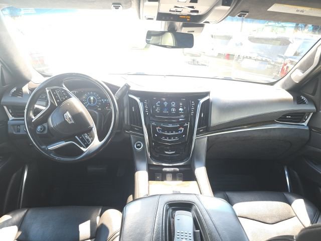 Used 2017 Cadillac Escalade Platinum image 32