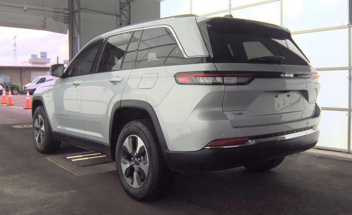 Used 2022 Jeep Grand Cherokee Limited 4xe AWD/4WD image 6