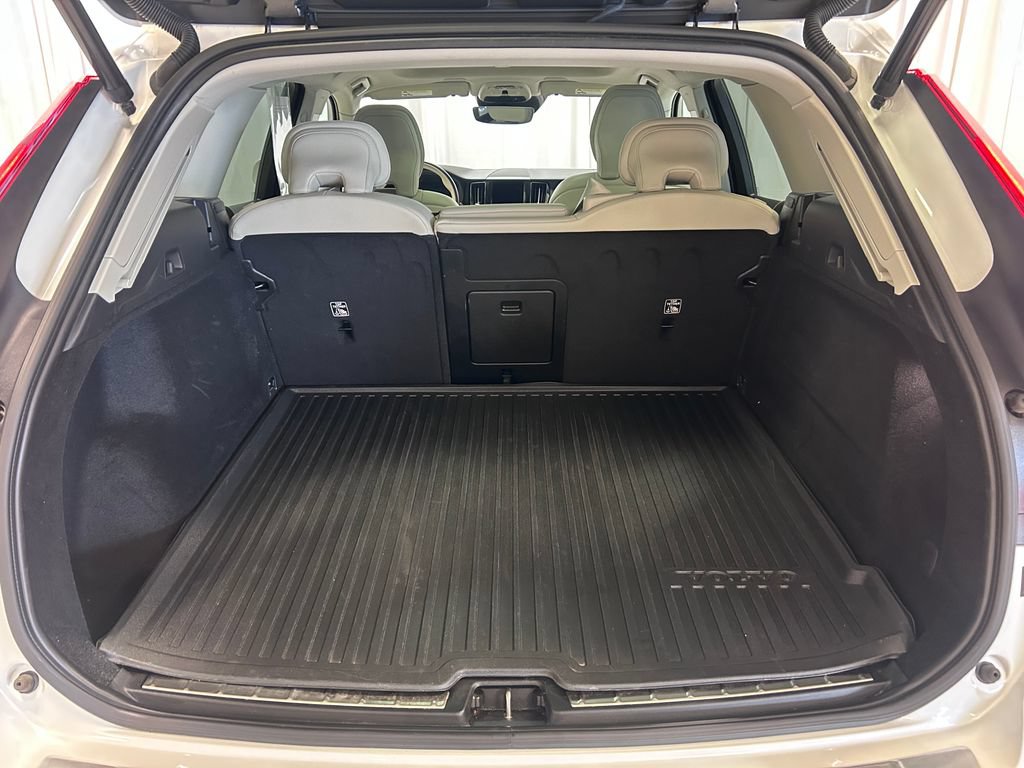 Used 2021 Volvo XC60 T5 Momentum w/ Climate Package FWD image 28