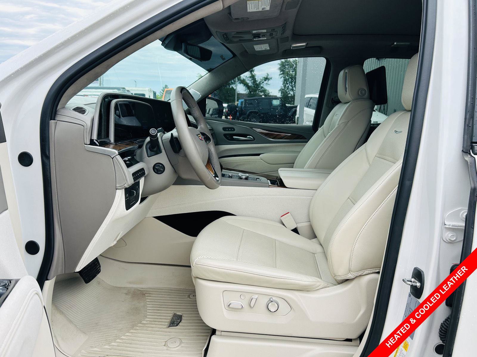 Used 2024 Cadillac Escalade Sport Platinum AWD/4WD image 3