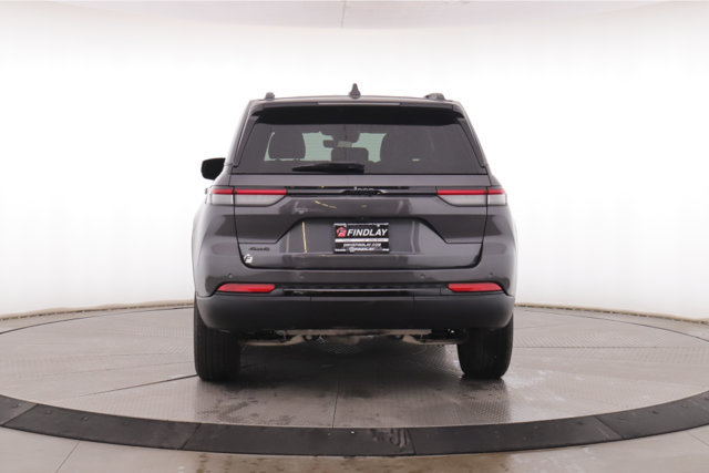 Used 2025 Jeep Grand Cherokee Altitude AWD/4WD image 13