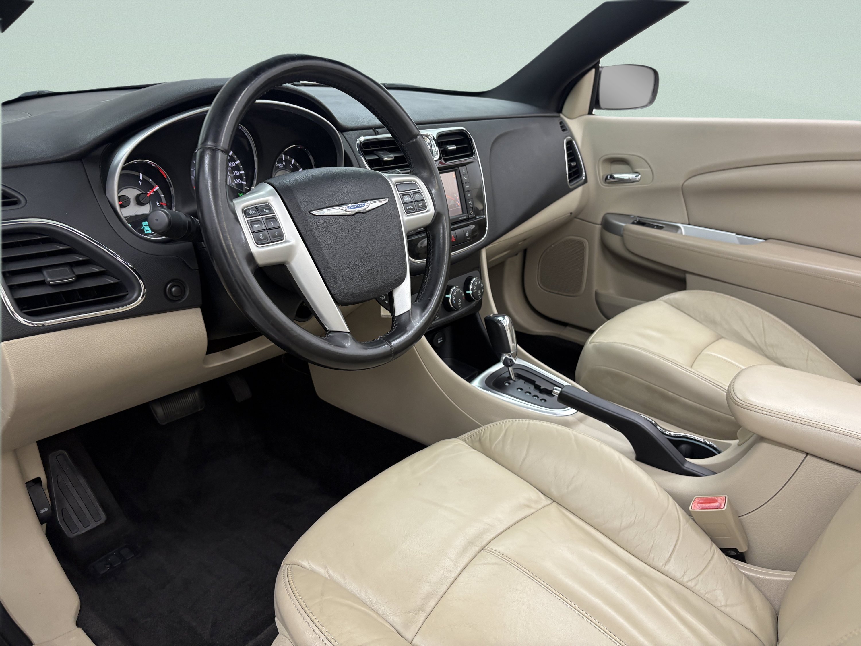Used 2011 Chrysler 200 Limited FWD image 15