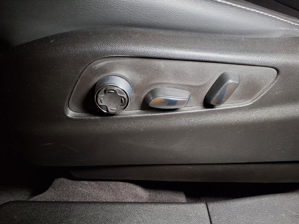 Used 2024 Cadillac XT4 Premium Luxury image 14