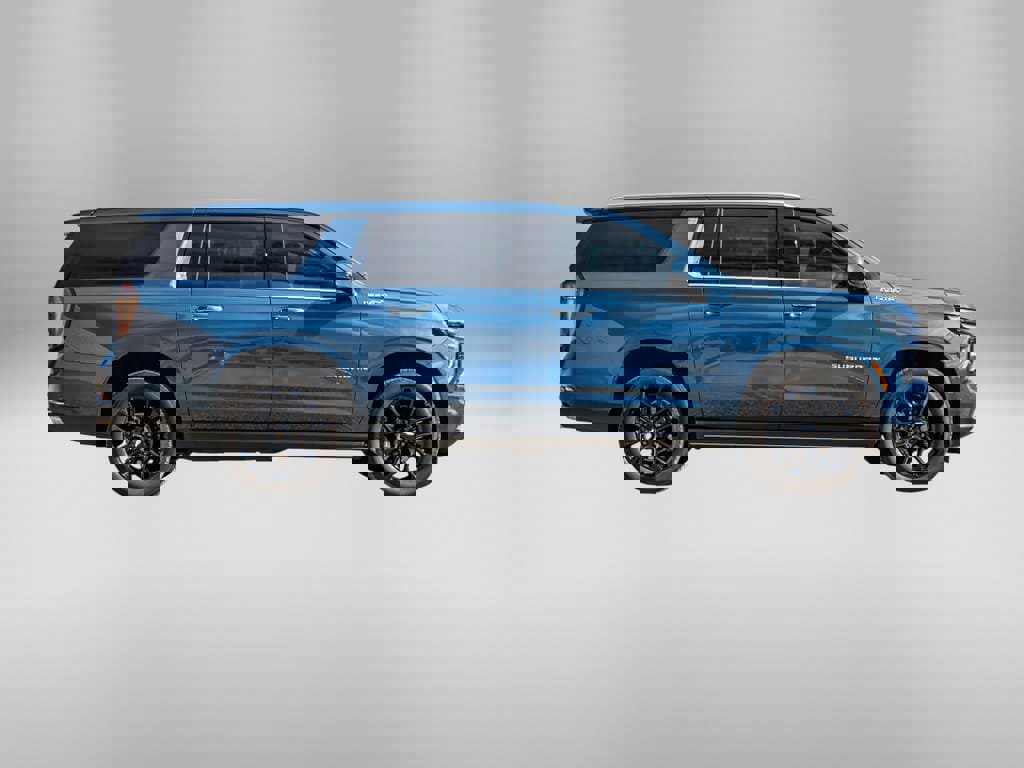 Used 2025 Chevrolet Suburban High Country image 2