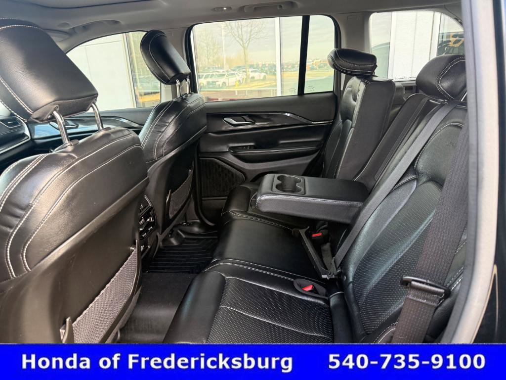 Used 2023 Jeep Grand Cherokee Laredo image 25