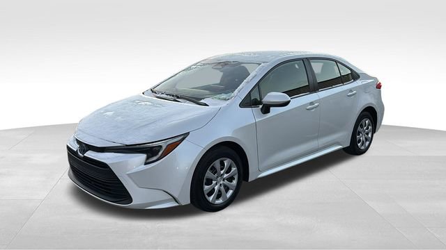 Used 2024 Toyota Corolla LE image 3