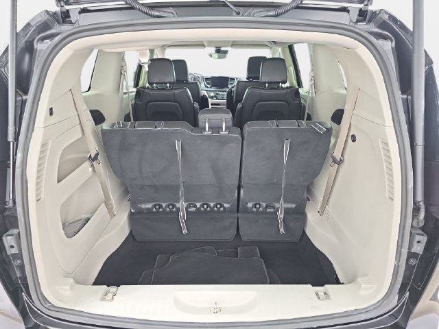 Used 2024 Chrysler Pacifica Touring-L FWD image 34