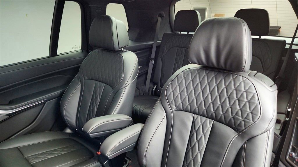 New 2026 BMW X7 M60i image 34