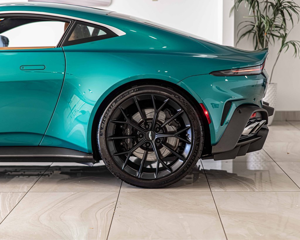 Used 2025 Aston Martin V8 Vantage Coupe image 7