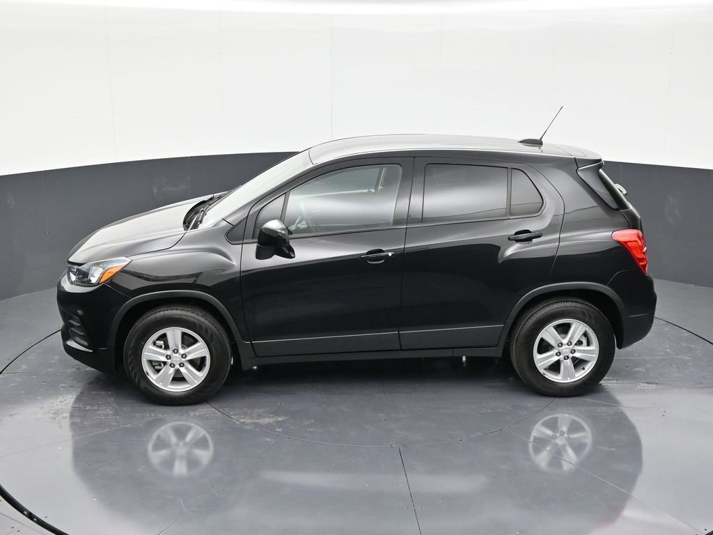 Used 2022 Chevrolet Trax LS w/ Tint and Cruise Package image 13