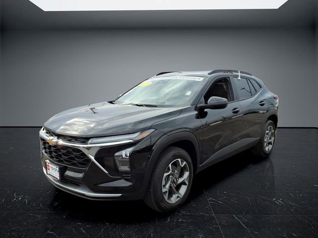 Used 2025 Chevrolet Trax LT FWD image 8
