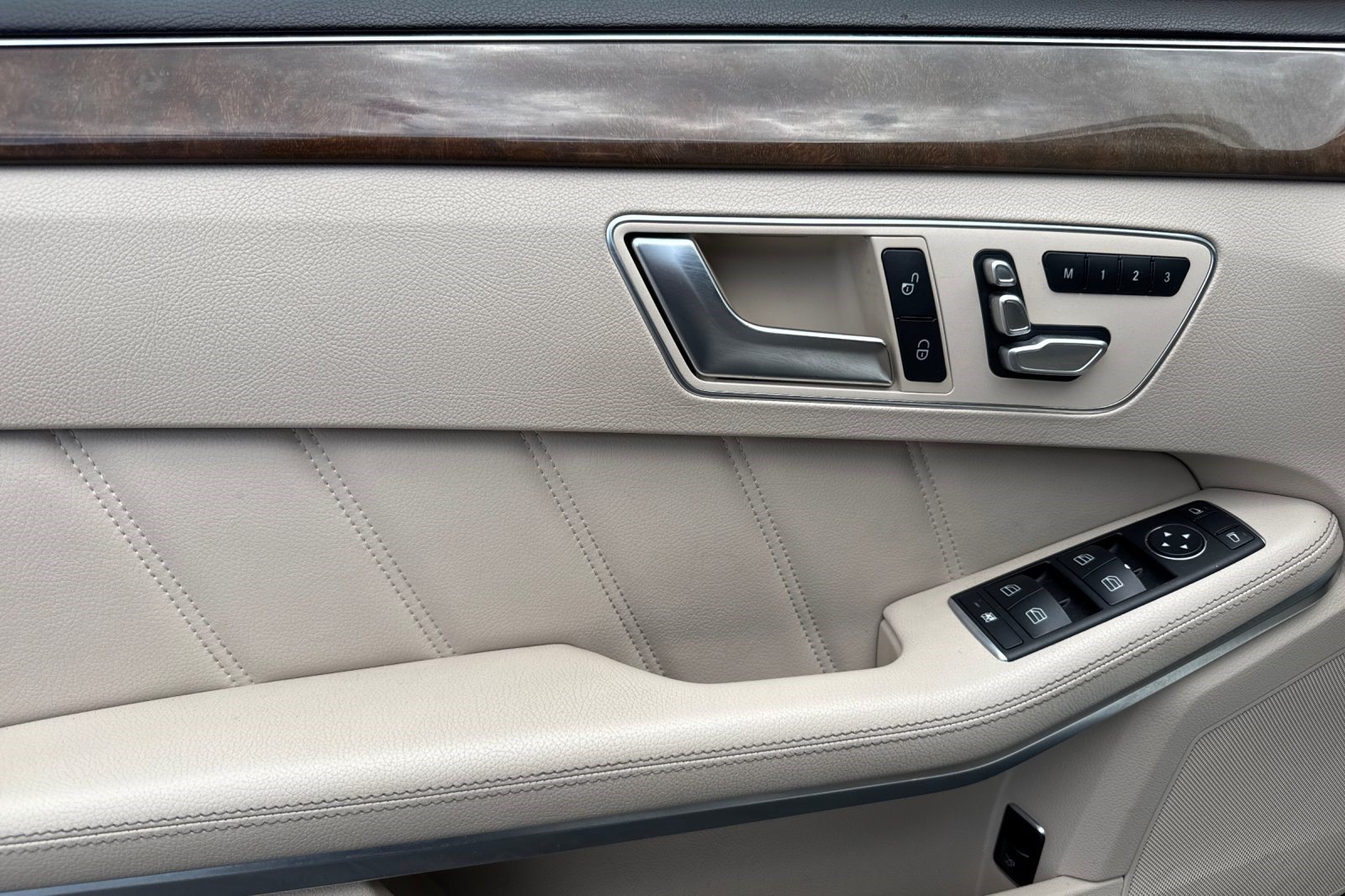 Used 2014 Mercedes-Benz E 350 4MATIC Sedan image 12