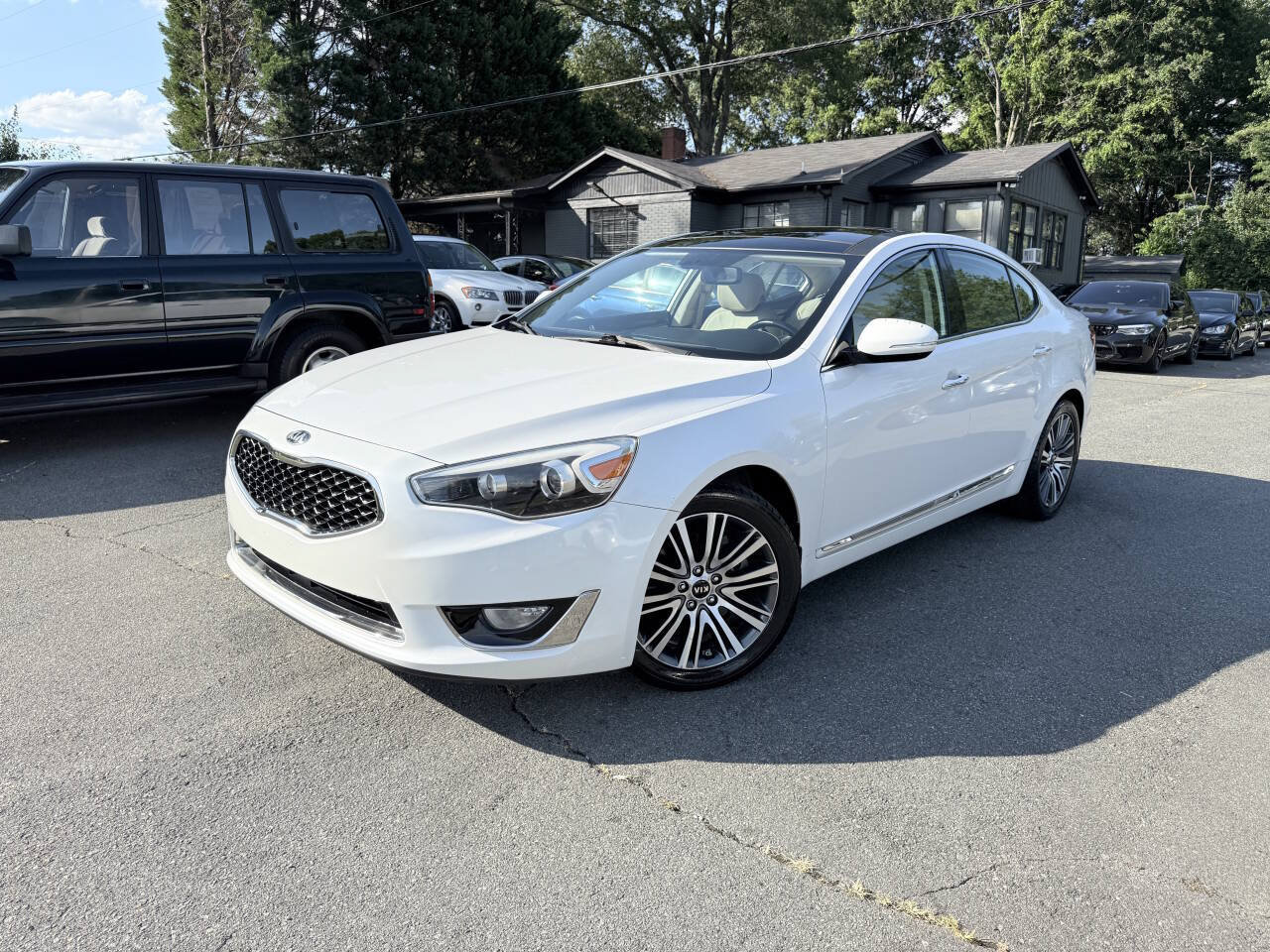 Used 2015 Kia Cadenza Premium w/ Luxury Package FWD image 1