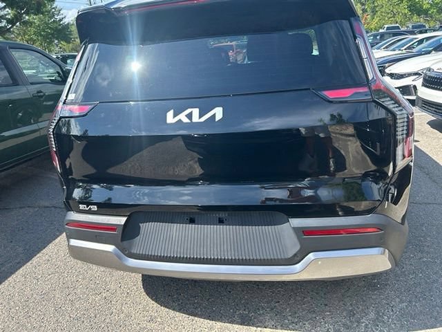 Certified 2024 Kia EV9 Light Long Range RWD image 5