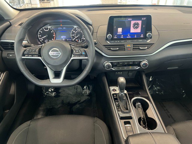 Used 2022 Nissan Altima 2.5 SV w/ SV Premium Package FWD image 18