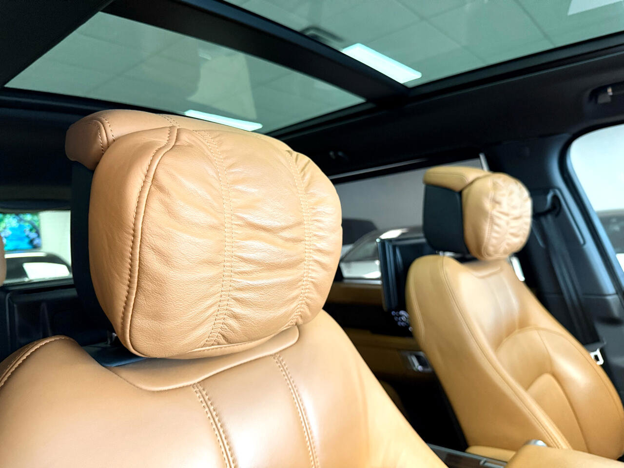 Used 2019 Land Rover Range Rover Long Wheelbase Autobiography image 30
