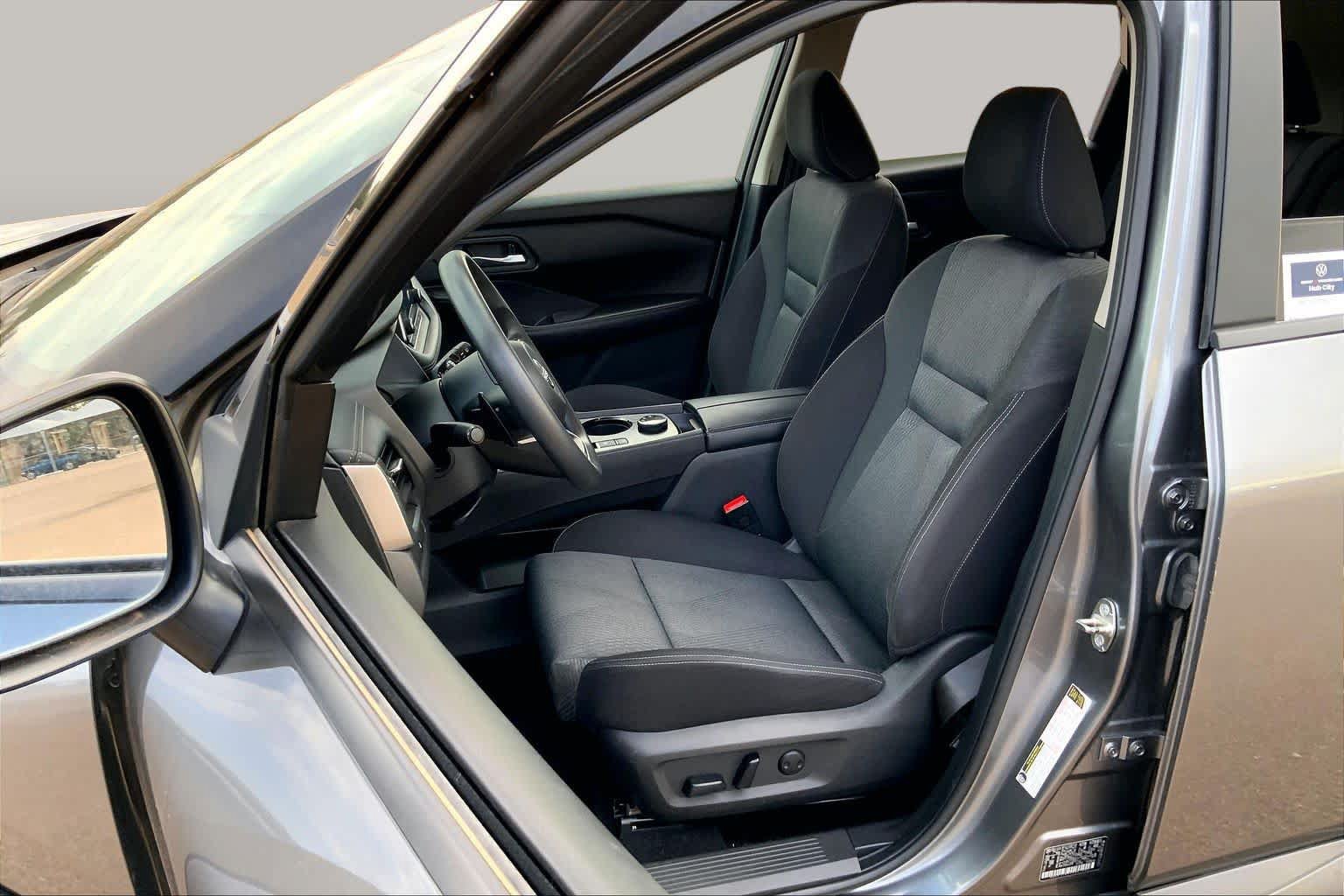 Used 2024 Nissan Rogue SV AWD/4WD image 8