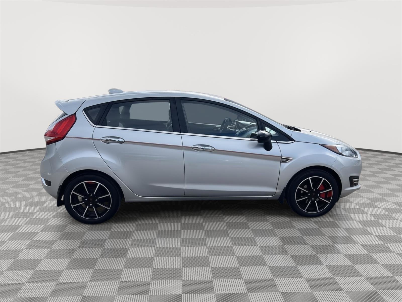 Used 2016 Ford Fiesta SE w/ SE Black Package image 6